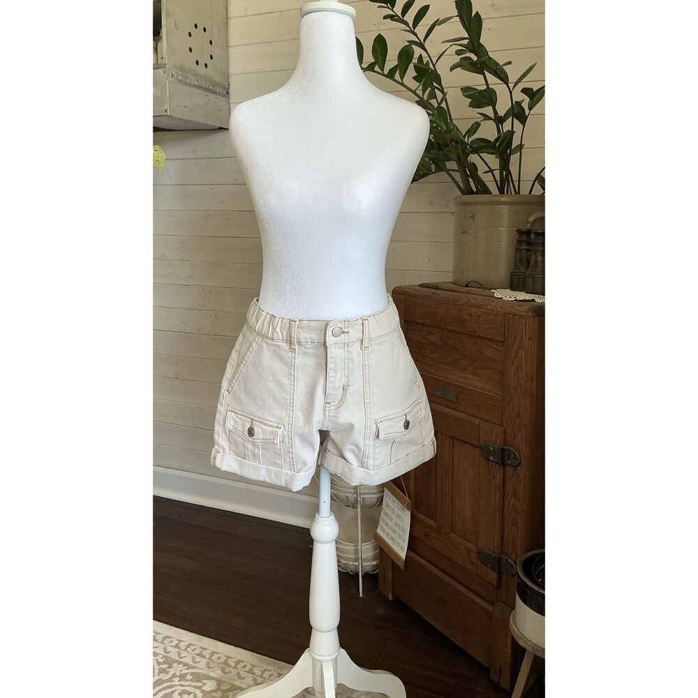 TIME AND TRU Women's DENIM UTILITY CARGO Shorts Cream size 2